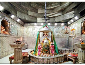 Hotel Neha Palace, 200m from Mahakaleshwar Jyotirlinga Temple, Ujjain